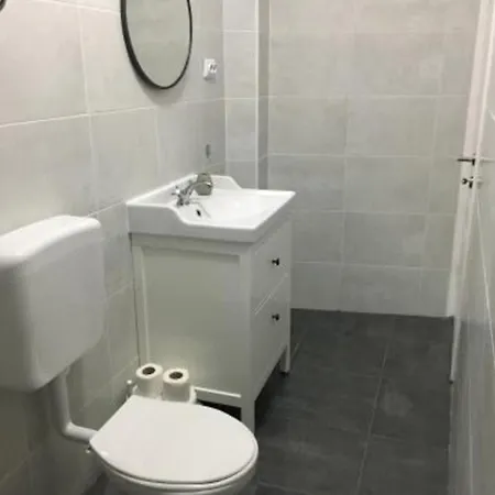 In With Balcony, Air Conditioning, Wi-fi