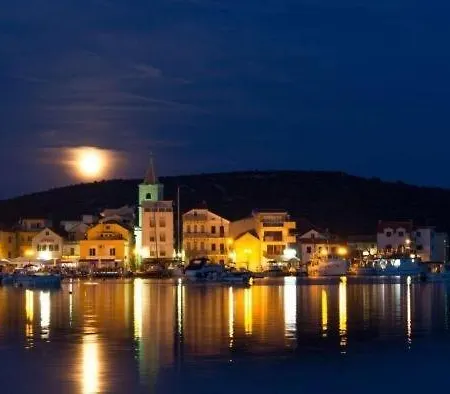 In With Balcony, Air Conditioning, Wi-fi *