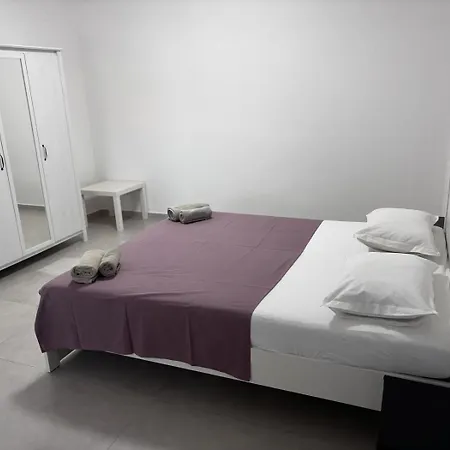 In With Balcony, Air Conditioning, Wi-fi * Pirovac