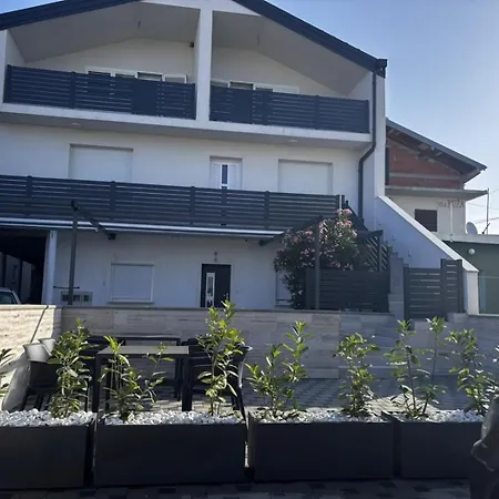 아파트 In With Balcony, Air Conditioning, Wi-fi *