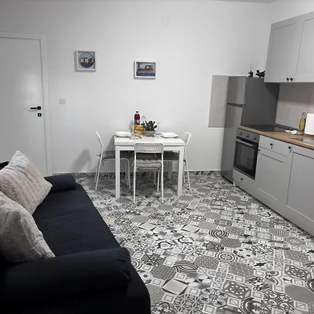 아파트 In With Balcony, Air Conditioning, Wi-fi