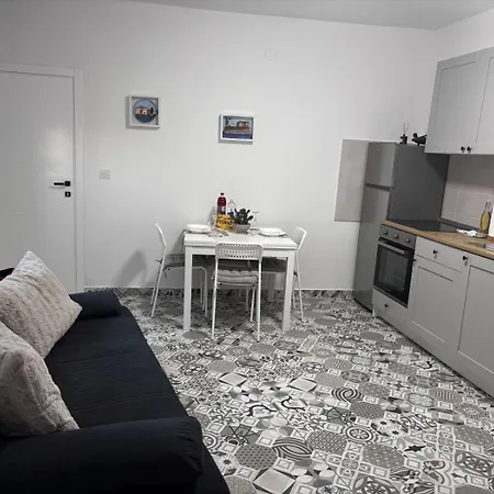 アパート In With Balcony, Air Conditioning, Wi-fi *