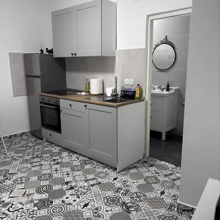 아파트 In With Balcony, Air Conditioning, Wi-fi 피로바츠