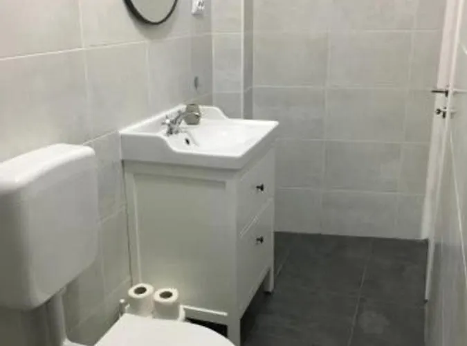 In With Balcony, Air Conditioning, Wi-fi