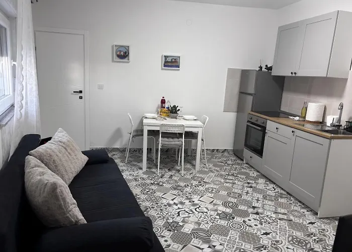 アパート In With Balcony, Air Conditioning, Wi-fi *