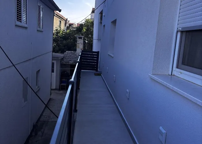 アパート In With Balcony, Air Conditioning, Wi-fi